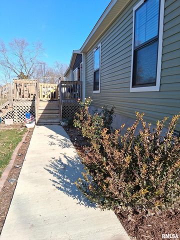 1300 JACKSON Avenue, Sandoval, IL 62882