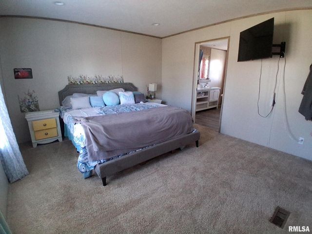 1300 JACKSON Avenue, Sandoval, IL 62882