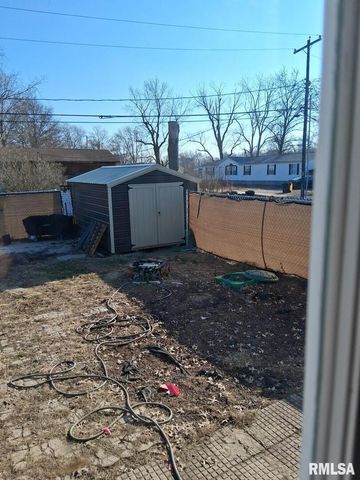 1300 JACKSON Avenue, Sandoval, IL 62882