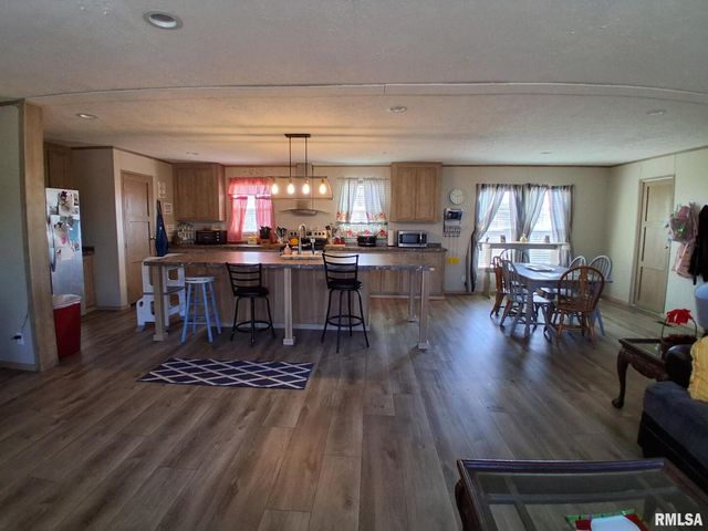 1300 JACKSON Avenue, Sandoval, IL 62882