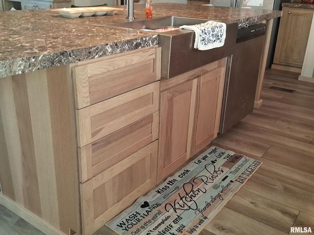 1300 JACKSON Avenue, Sandoval, IL 62882