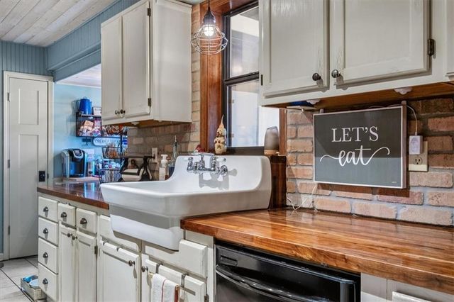 5329 Memorial Lane, Powder Springs, GA 30127