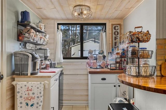 5329 Memorial Lane, Powder Springs, GA 30127