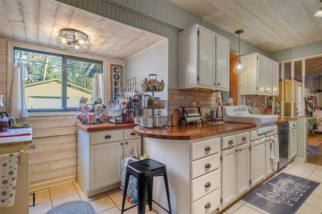 5329 Memorial Lane, Powder Springs, GA 30127