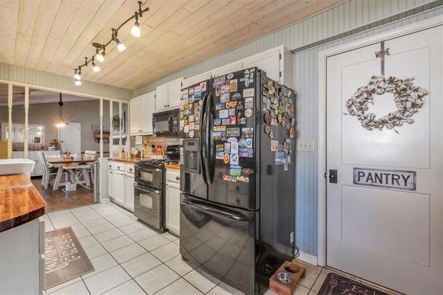 5329 Memorial Lane, Powder Springs, GA 30127