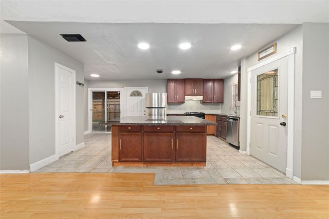 2318 Gumspring Lane, Spring, TX 77373