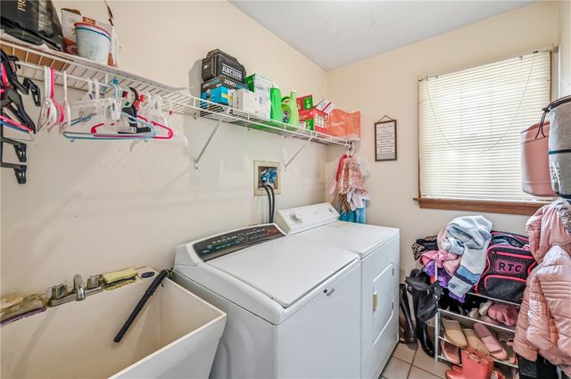 1359 Highland Rd, Sharon, PA 16146