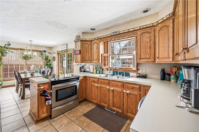 1359 Highland Rd, Sharon, PA 16146