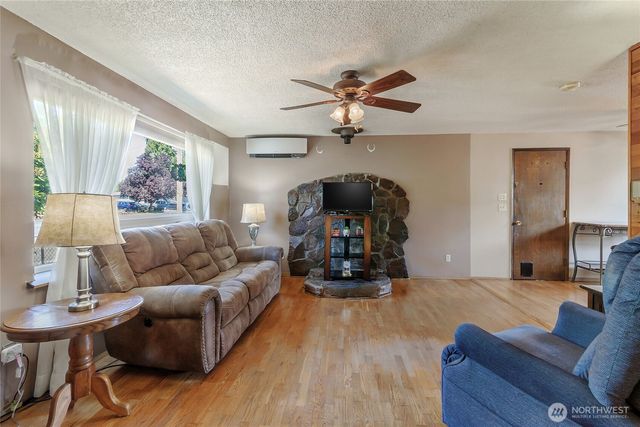 1512 5th Avenue SW, Puyallup, WA 98371