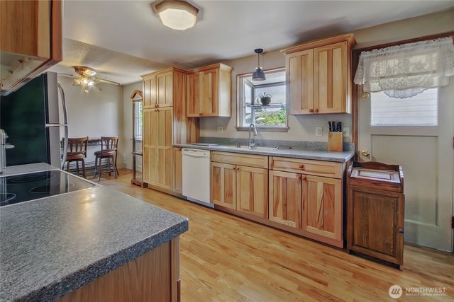 1512 5th Avenue SW, Puyallup, WA 98371
