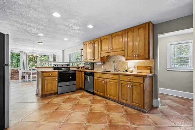 1000 W Lee St, Pensacola, FL 32501