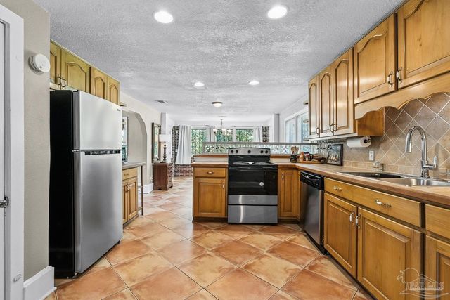 1000 W Lee St, Pensacola, FL 32501