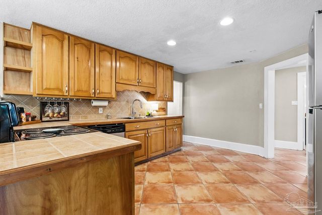 1000 W Lee St, Pensacola, FL 32501