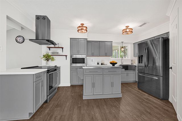 9611 Pinehurst Street, Baytown, TX 77521