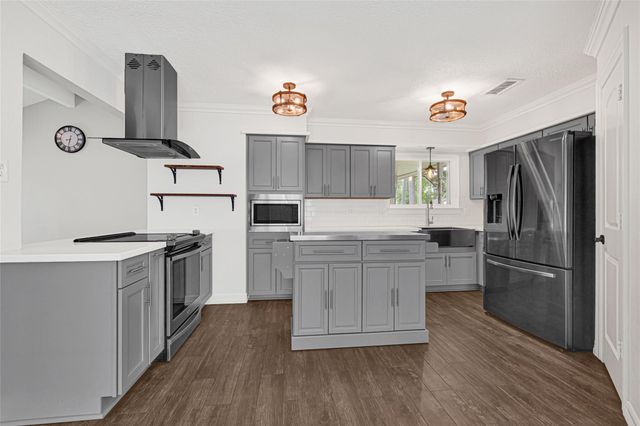 9611 Pinehurst Street, Baytown, TX 77521