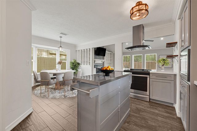 9611 Pinehurst Street, Baytown, TX 77521