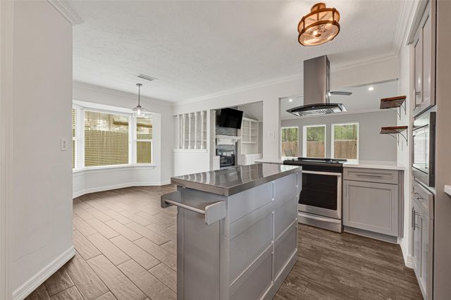 9611 Pinehurst Street, Baytown, TX 77521