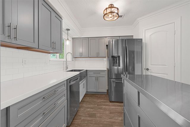 9611 Pinehurst Street, Baytown, TX 77521