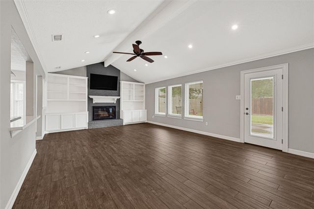 9611 Pinehurst Street, Baytown, TX 77521