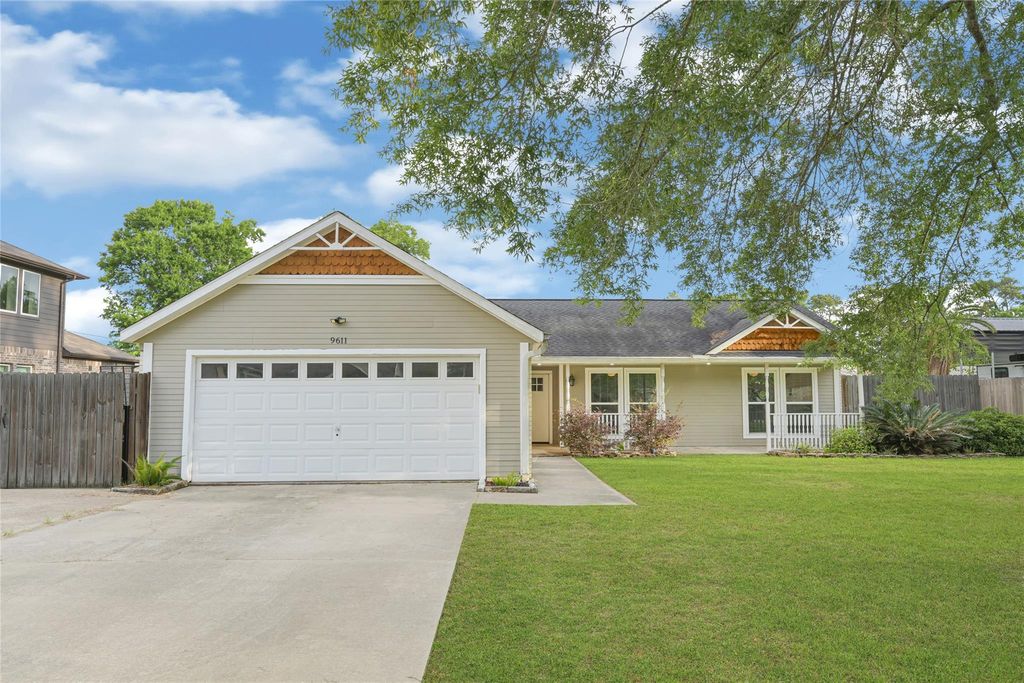 9611 Pinehurst Street, Baytown, TX 77521
