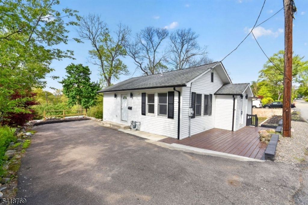 43 Nakomis Path, Lincoln Park Boro, NJ 07035