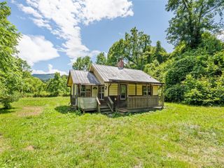 55 Shook Street, Clyde, NC 28721