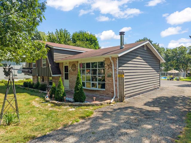738 Church Street, Batavia, IL 60510