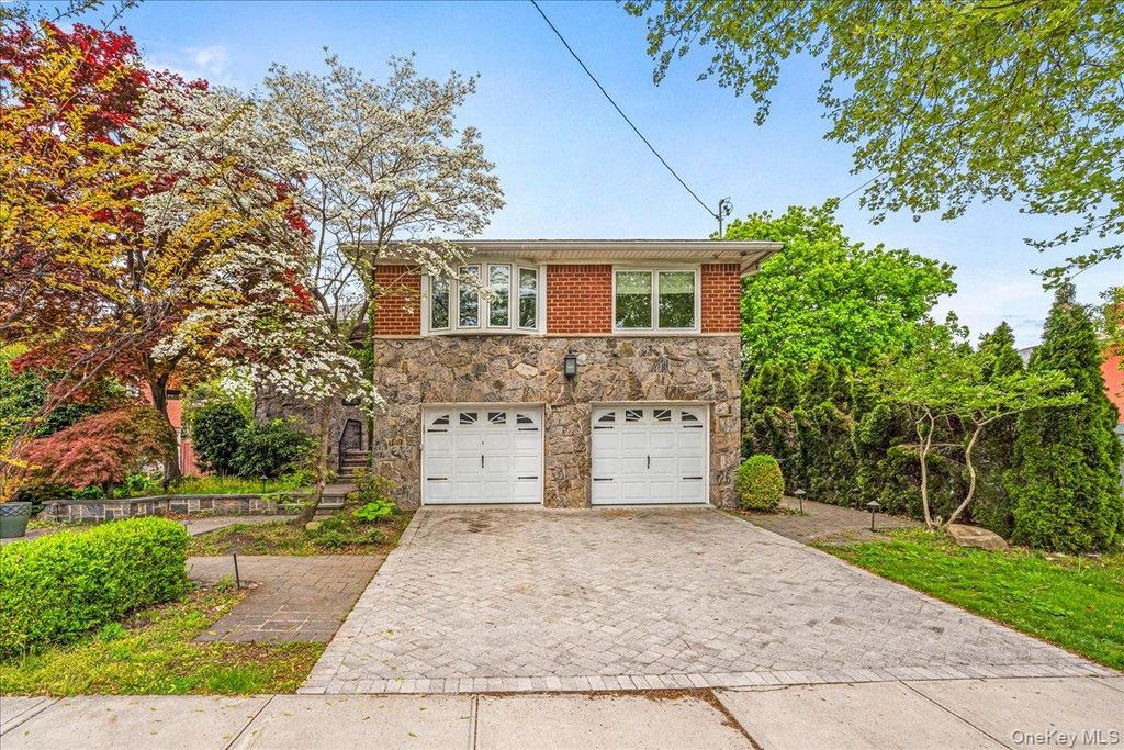 13839 11th Avenue, Malba, NY 11357
