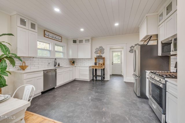 610 East Myrtle Avenue, Johnson City, TN 37601