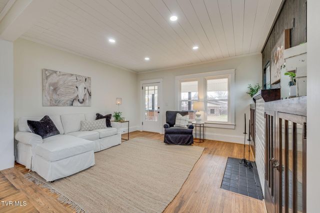 610 East Myrtle Avenue, Johnson City, TN 37601