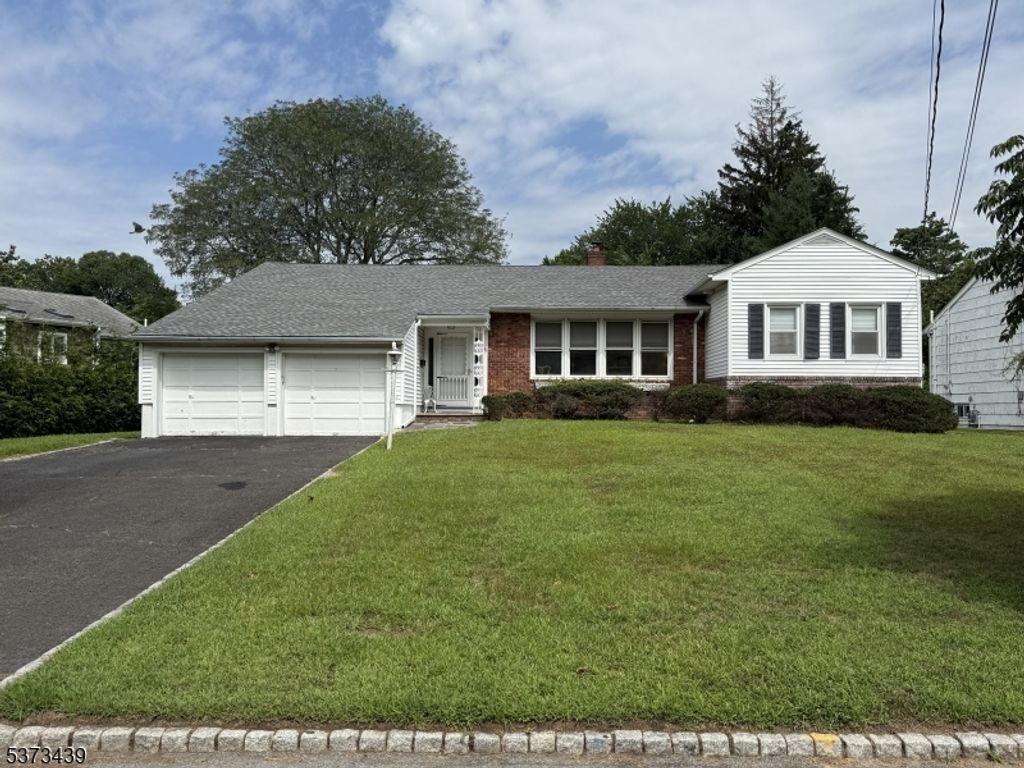 40 Oval Rd, Millburn Twp., NJ 07041