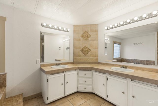 5339 W Boone Ct, Boise, ID 83705