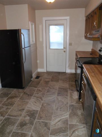 821 S 1st Ave Avenue, Sioux Falls, SD 57104