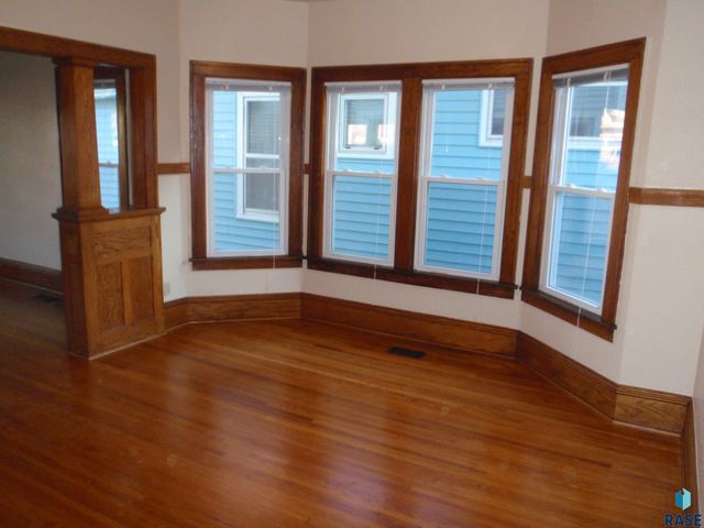 821 S 1st Ave Avenue, Sioux Falls, SD 57104