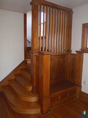 821 S 1st Ave Avenue, Sioux Falls, SD 57104