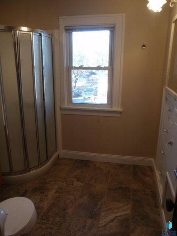 821 S 1st Ave Avenue, Sioux Falls, SD 57104