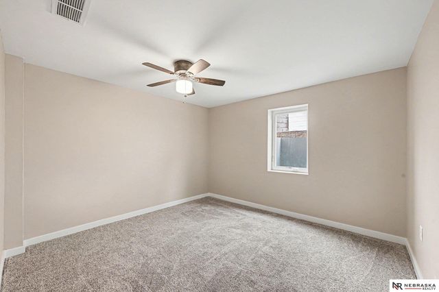 5821 S 48th Avenue, Omaha, NE 68117