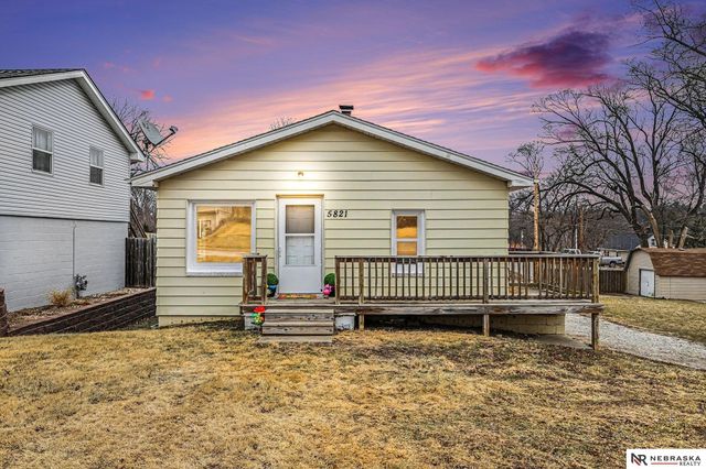 5821 S 48th Avenue, Omaha, NE 68117