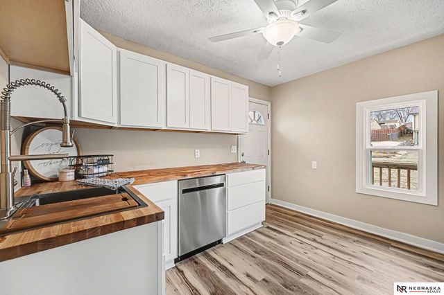 5821 S 48th Avenue, Omaha, NE 68117