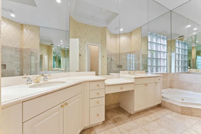 7081 Mallorca Crescent, Boca Raton, FL 33433