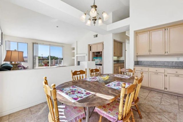 638 Cantara Lane, Vista, CA 92081