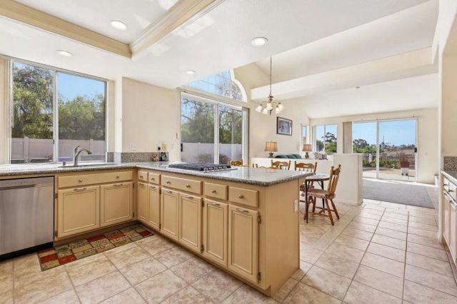 638 Cantara Lane, Vista, CA 92081