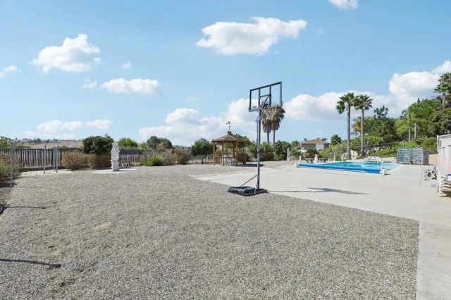 638 Cantara Lane, Vista, CA 92081