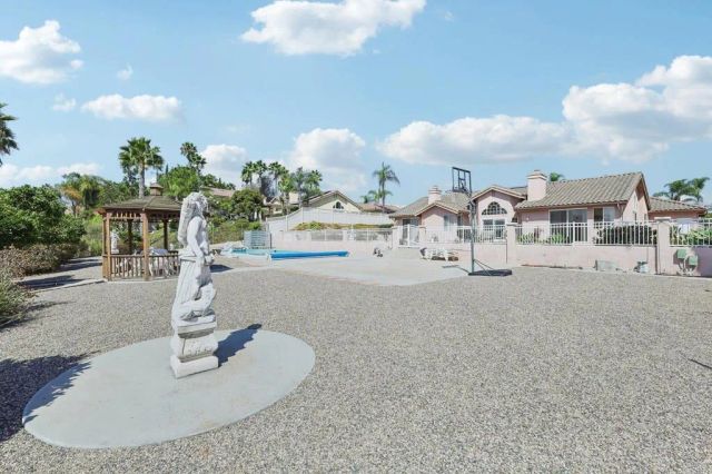 638 Cantara Lane, Vista, CA 92081