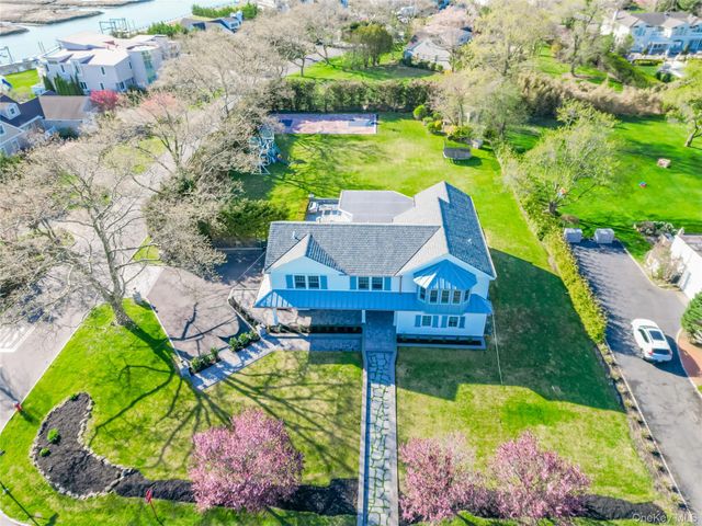 315 Hewlett Neck Road, Hewlett Neck, NY 11598