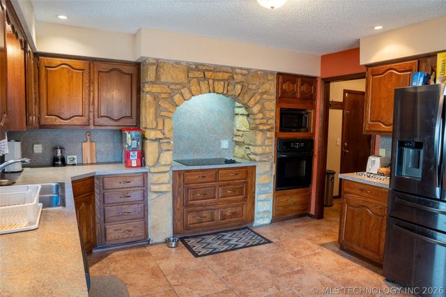 8212 S 74TH East Avenue, Tulsa, OK 74133