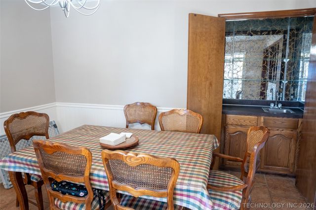 8212 S 74TH East Avenue, Tulsa, OK 74133