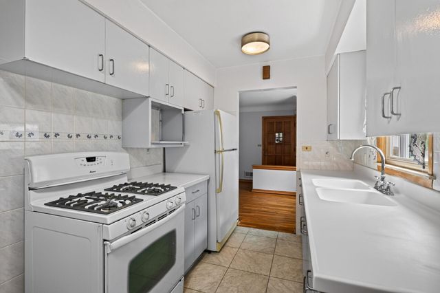 1586 Idaho Avenue E, Saint Paul, MN 55106