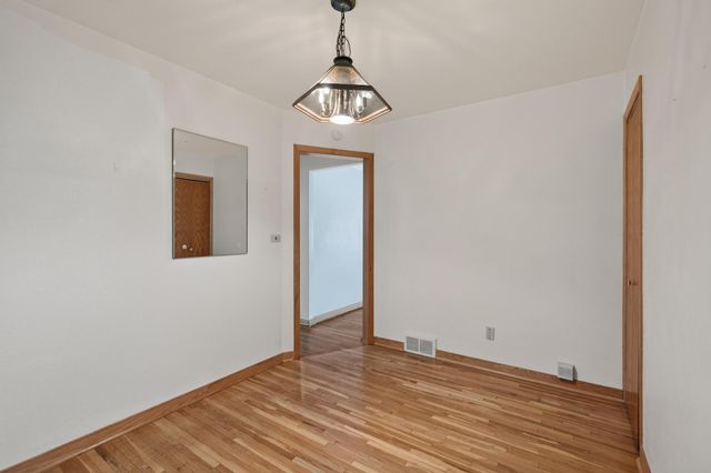 1586 Idaho Avenue E, Saint Paul, MN 55106