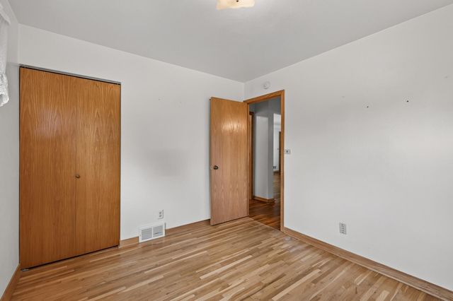 1586 Idaho Avenue E, Saint Paul, MN 55106